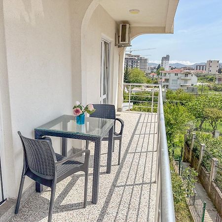 Gosa Apartments Bar Exterior photo